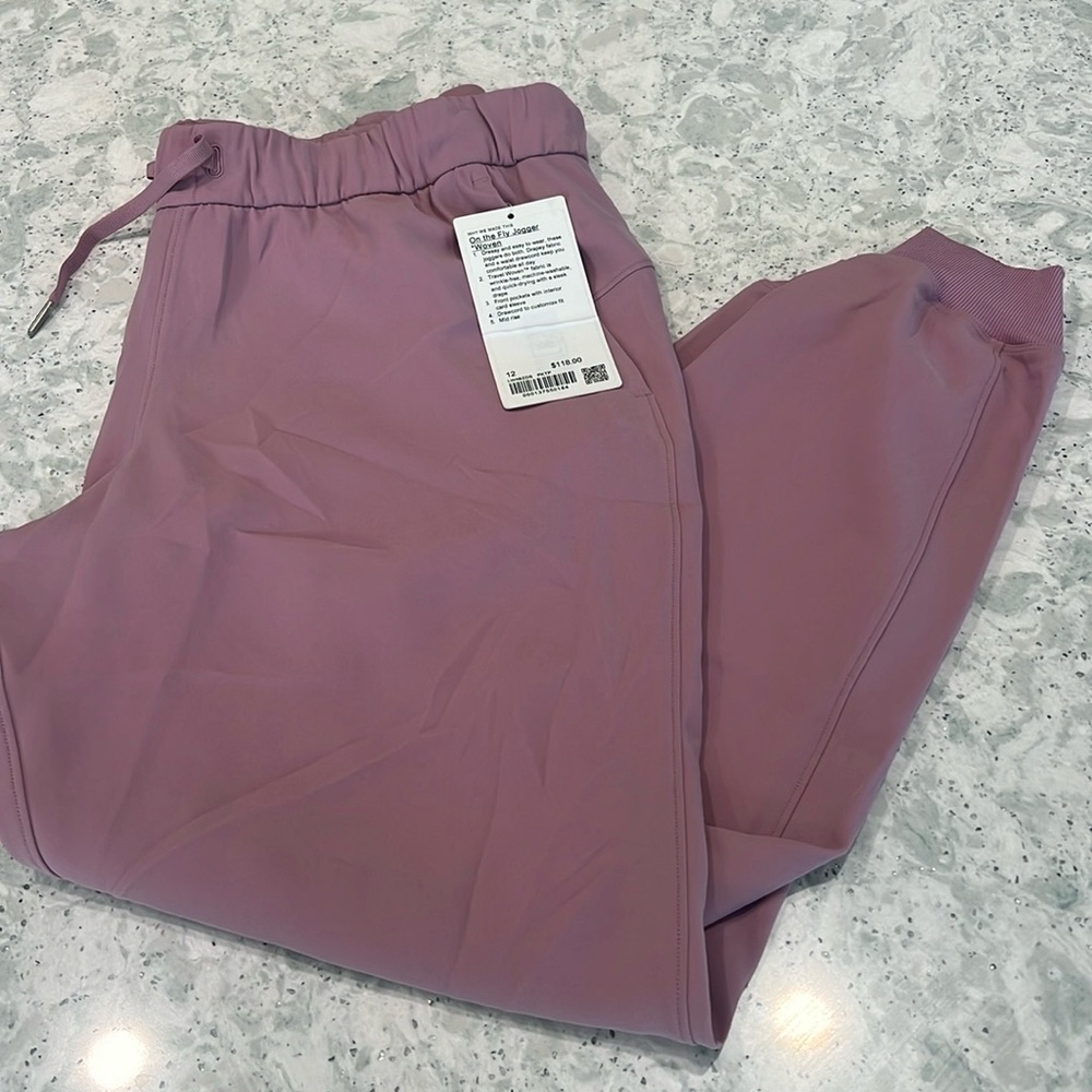 Lululemon on the fly jogger ***NWT